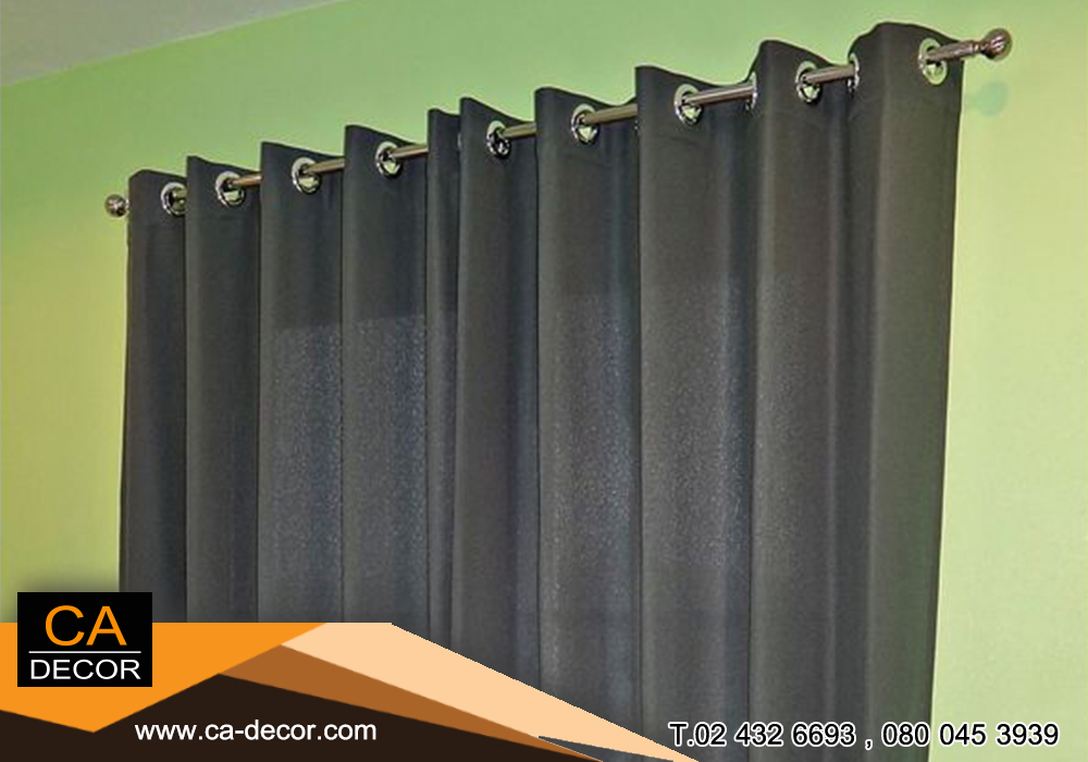 ผ้าม่านตาไก่สีดำขณะปิดม่าน