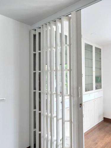 ฉากกันห้องสีขาว