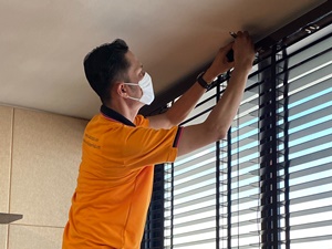 Example of installing wooden blinds