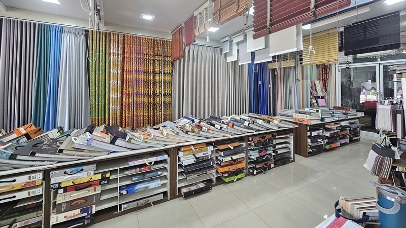 โชว์รูมผ้าม่าน วอลเปเปอร์ มู่ลี่ และอุปกรณ์ตกแต่งบ้าน ภายในร้าน ซีเอ.เดคอร์ สาขา 1