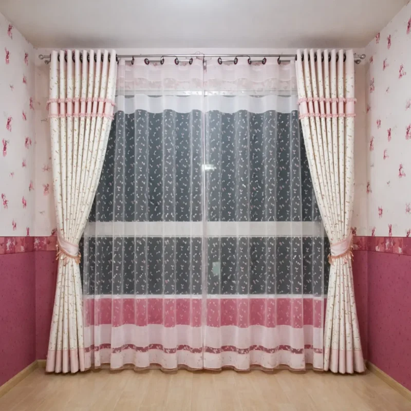 ผ้าม่านลายดอกโทนครีมชมพูคู่ผ้าม่านโปร่งลายดอก สไตล์หวานอบอุ่นแบบ CA Decor