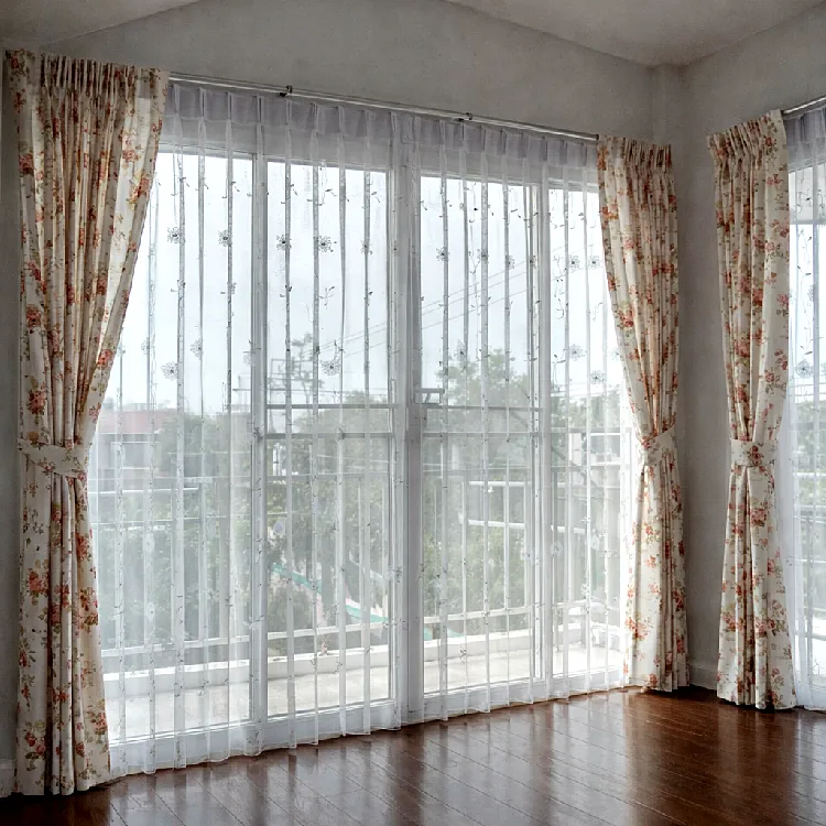 ม่านจีบลายดอกไม้ทึป-โปร่ง-มุมห้อง