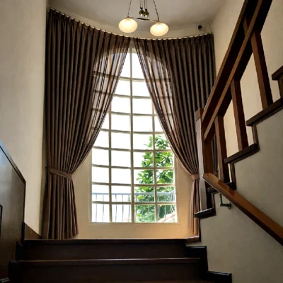 ม่านจีบโปร่ง-รางโค้ง-โถงบันใด2