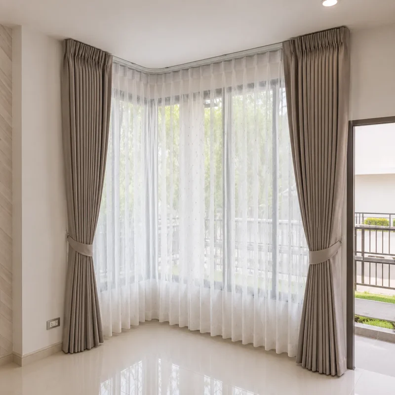 ม่านจีบสีน้ำตาลรางเอ็มโค้ง 2 ชั้น ผ้าทึบและโปร่ง CA.DECOR